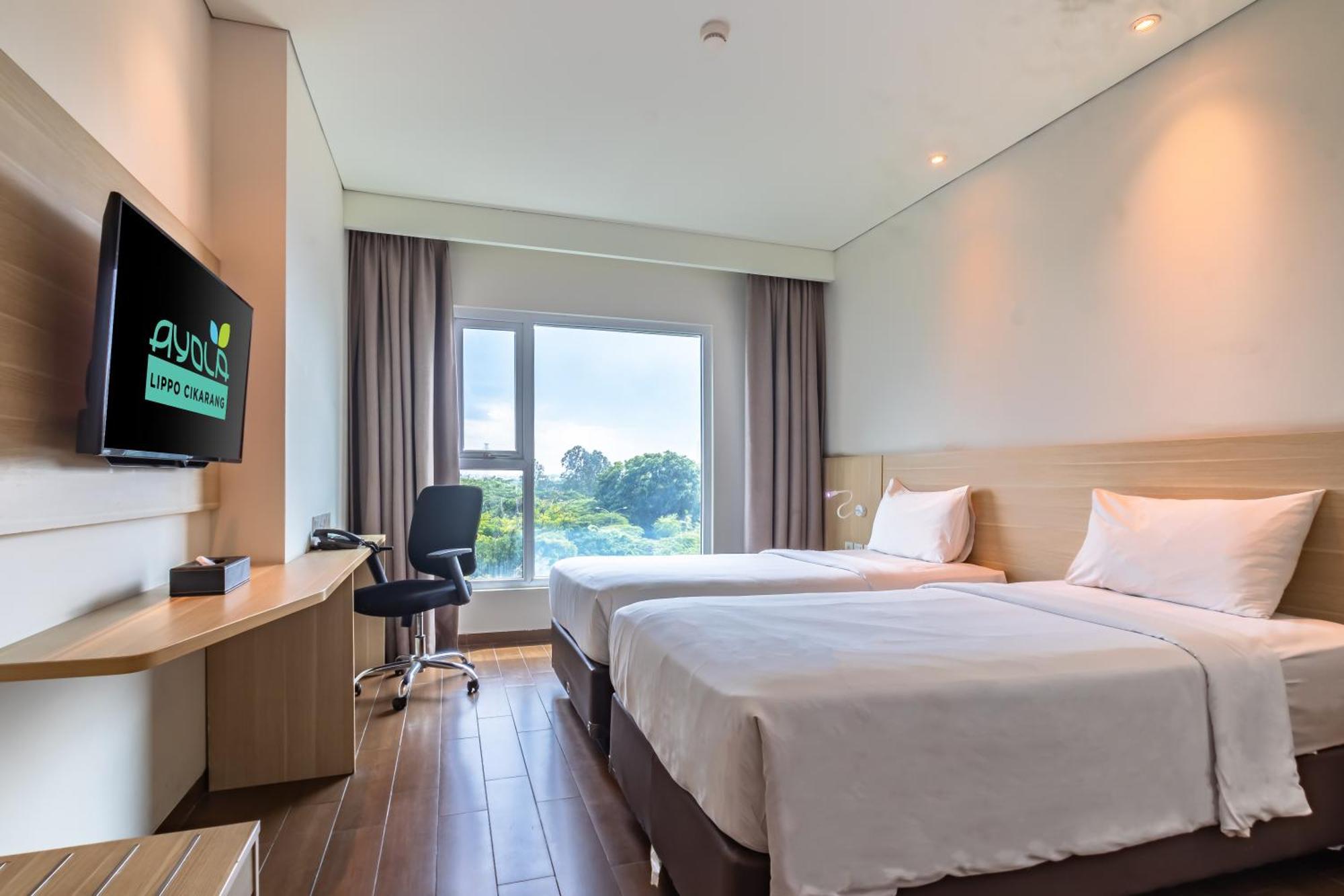 Hotel Ayola Lippo Чикаранг Екстериор снимка