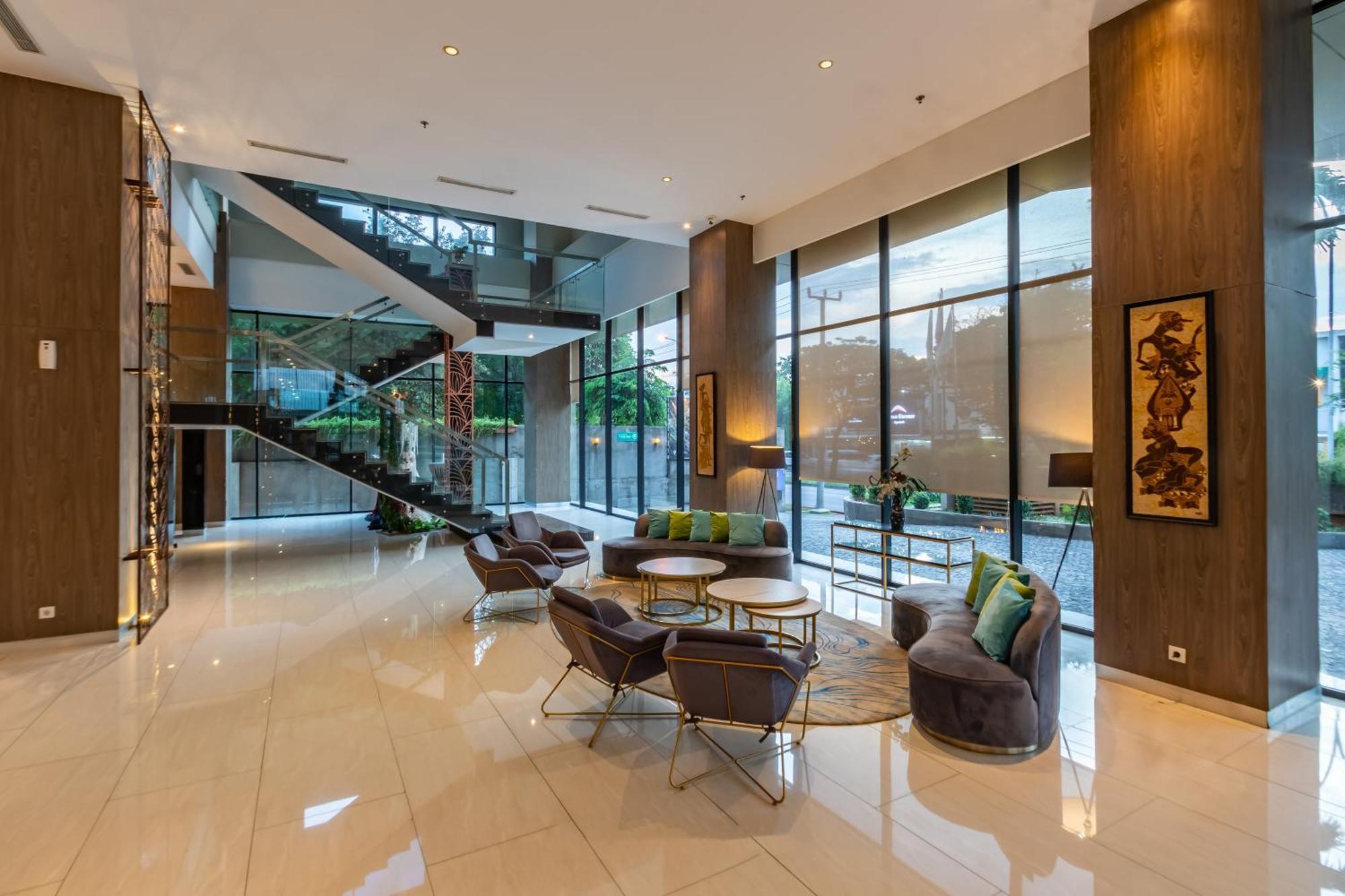 Hotel Ayola Lippo Чикаранг Екстериор снимка